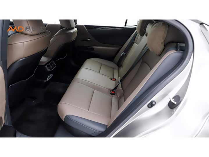 Фото 7 - Lexus ES