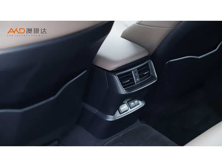 Фото 9 - Lexus ES