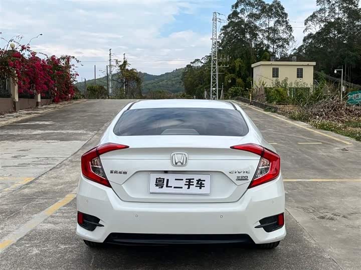 Фото 8 - Honda Civic