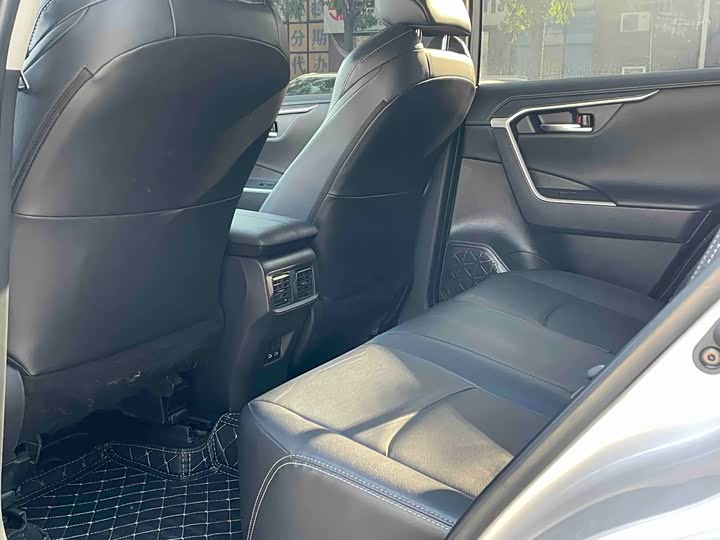 Photo 5 - Toyota Wildlander