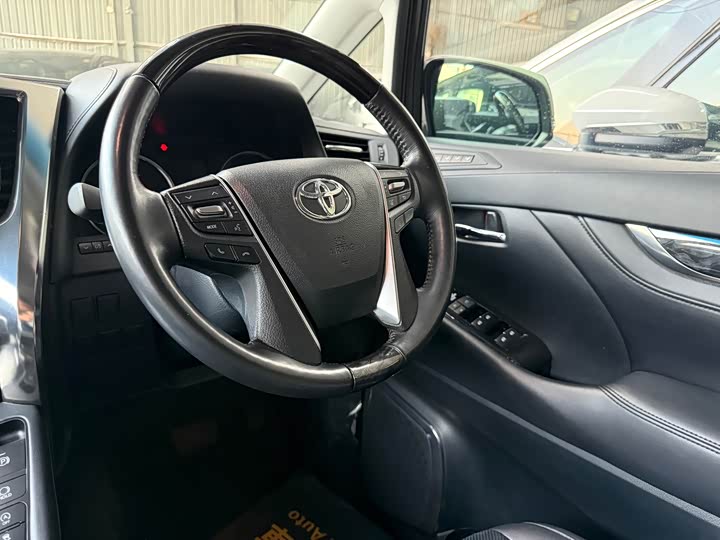 Photo 3 - Toyota Alphard