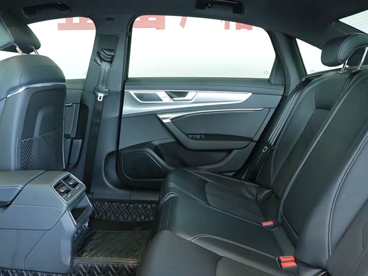 Фото 8 - Audi A6L