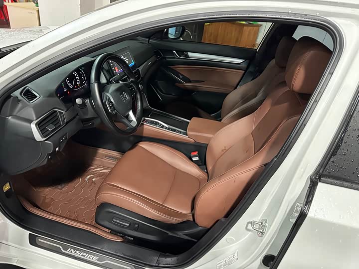 Фото 7 - Honda Inspire