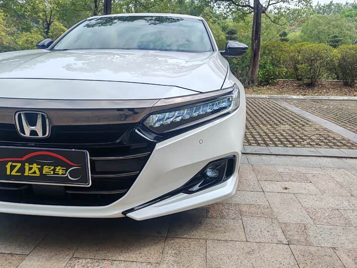 Photo 5 - Honda Accord