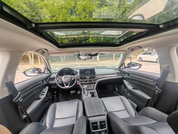 Photo 7 - Honda Accord