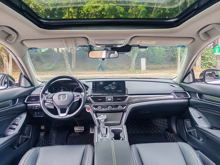 Photo 8 - Honda Accord