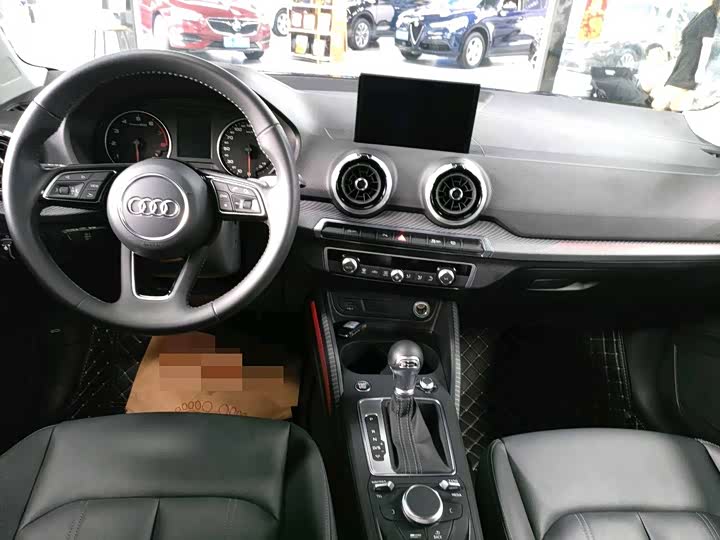 Фото 6 - Audi Q2L