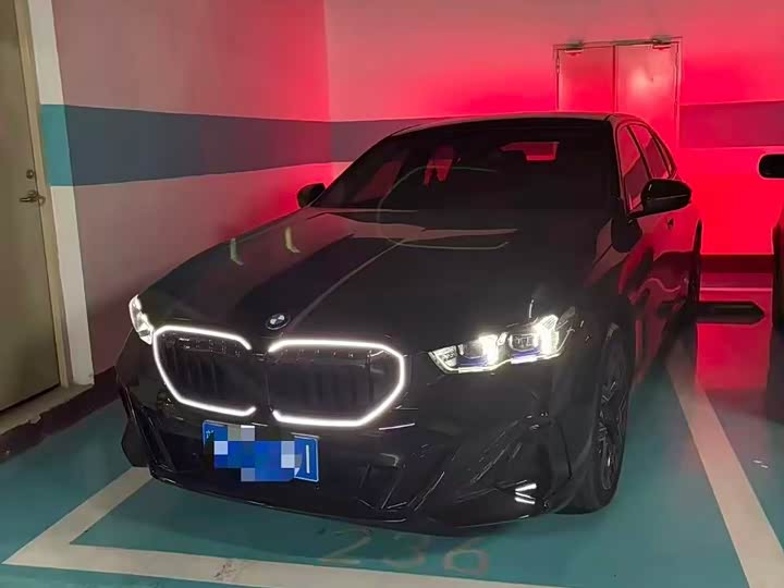 Photo 1 - BMW 5 Series