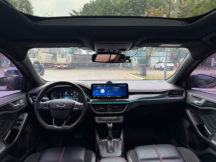 Фото 4 - Ford Focus