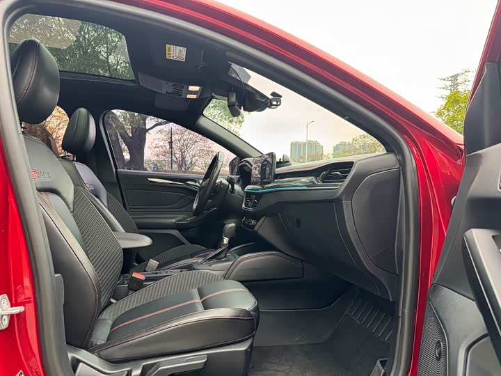 Фото 8 - Ford Focus