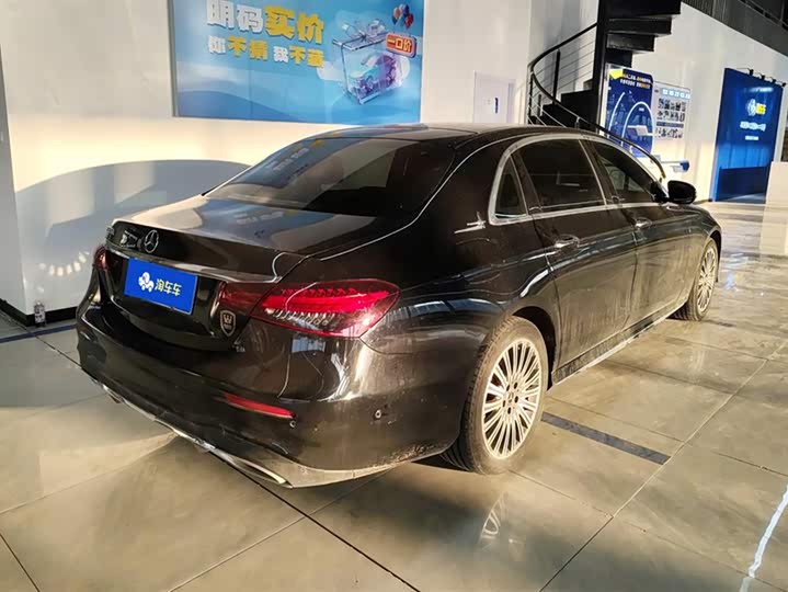 Фото 3 - Mercedes-Benz E-Class