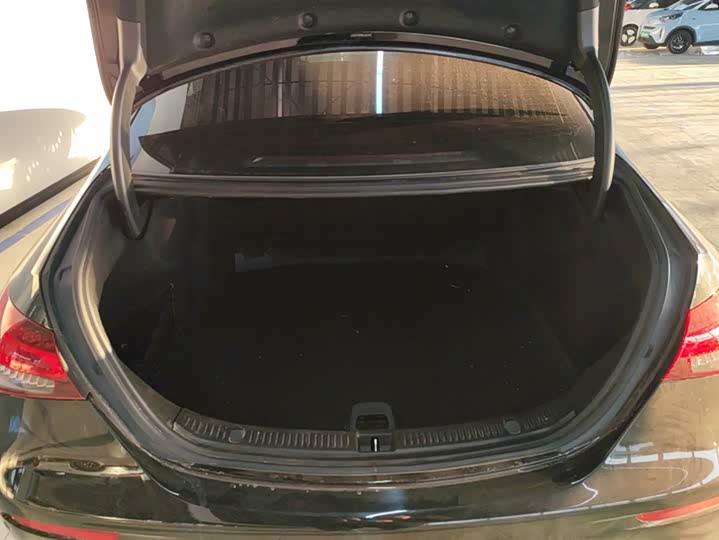 Фото 4 - Mercedes-Benz E-Class