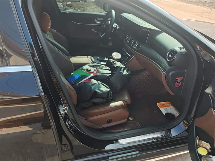 Фото 8 - Mercedes-Benz E-Class