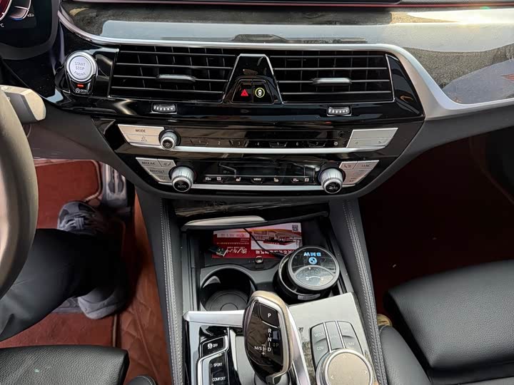 Фото 8 - BMW 6 Series GT
