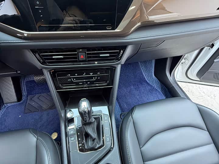 Фото 9 - Volkswagen Tharu