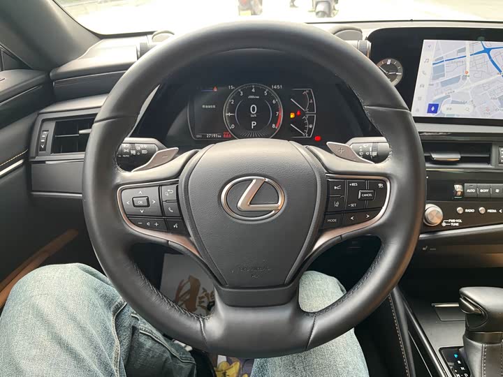 Фото 7 - Lexus ES