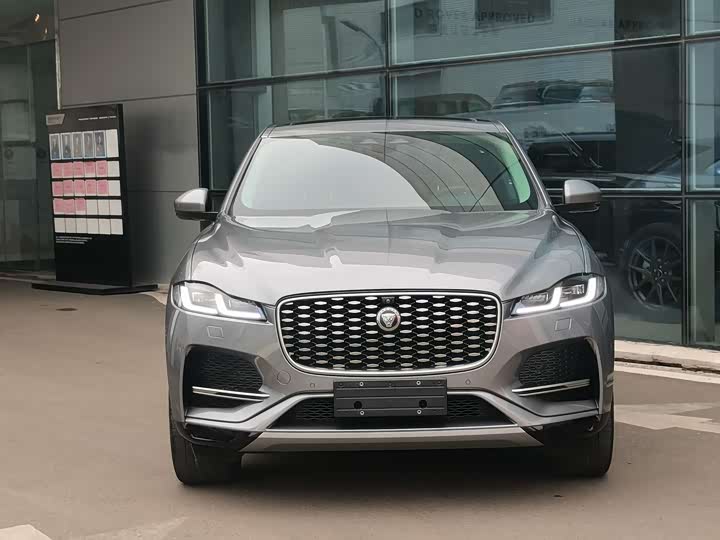 Фото 2 - Jaguar F-Pace