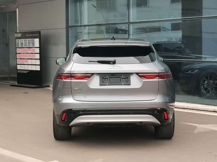 Фото 3 - Jaguar F-Pace