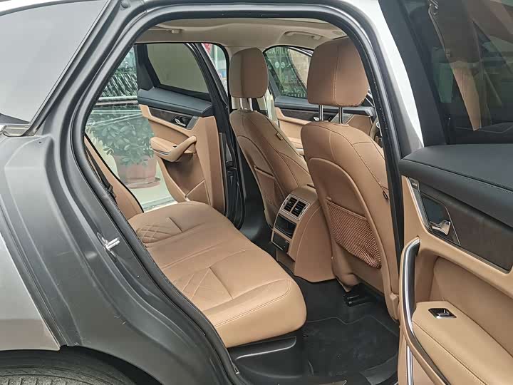 Фото 7 - Jaguar F-Pace