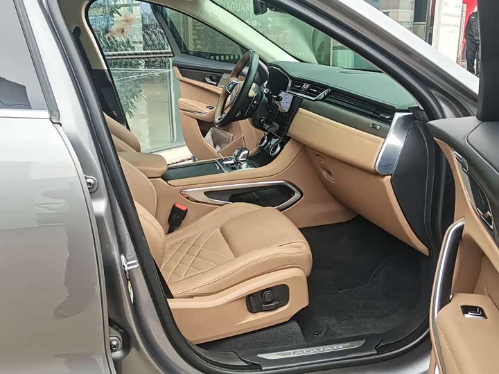 Фото 8 - Jaguar F-Pace