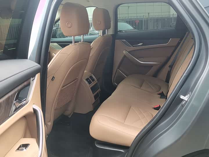 Фото 9 - Jaguar F-Pace