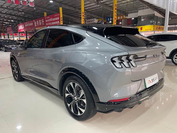 Photo 6 - Ford Mustang Mach-E