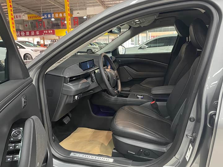 Photo 7 - Ford Mustang Mach-E