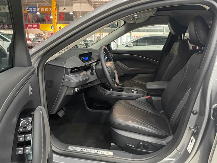 Photo 9 - Ford Mustang Mach-E