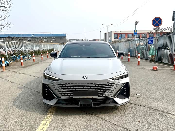 Фото 2 - Changan UNI-V