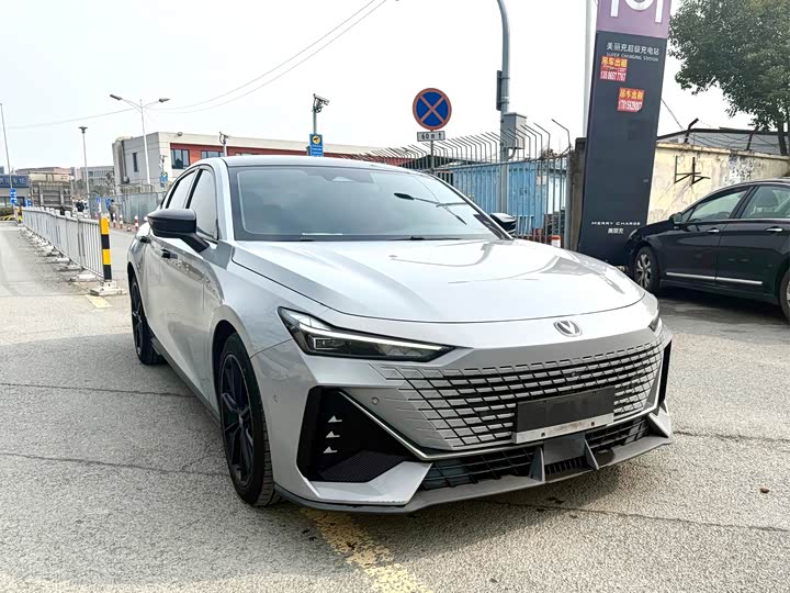 Фото 3 - Changan UNI-V