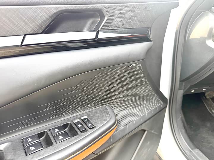 Фото 8 - Changan UNI-V