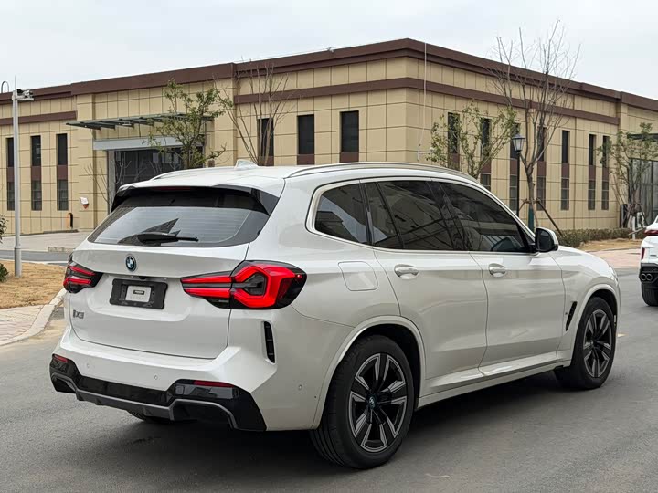 Фото 9 - BMW iX3