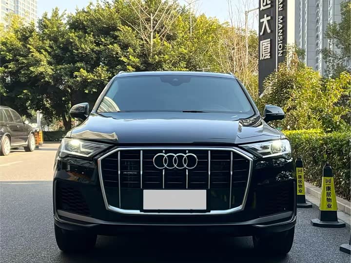 Фото 2 - Audi Q7