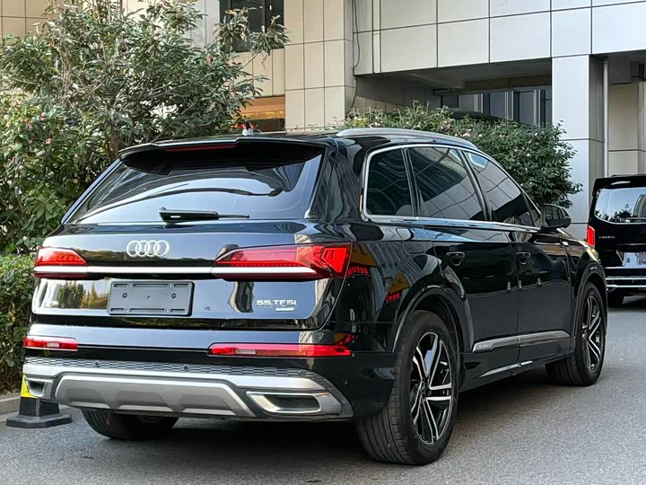 Фото 4 - Audi Q7