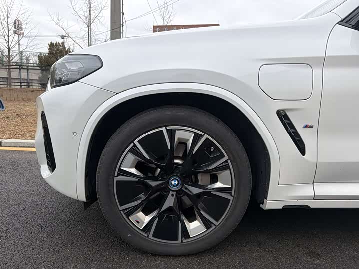 Фото 6 - BMW iX3