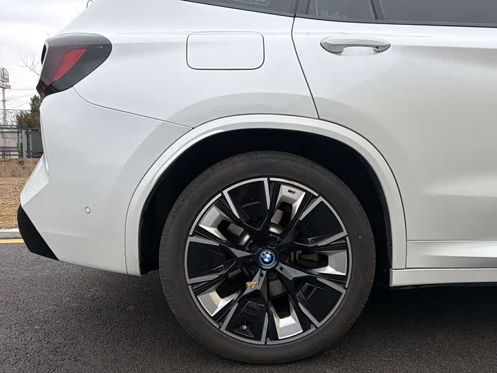 Фото 8 - BMW iX3