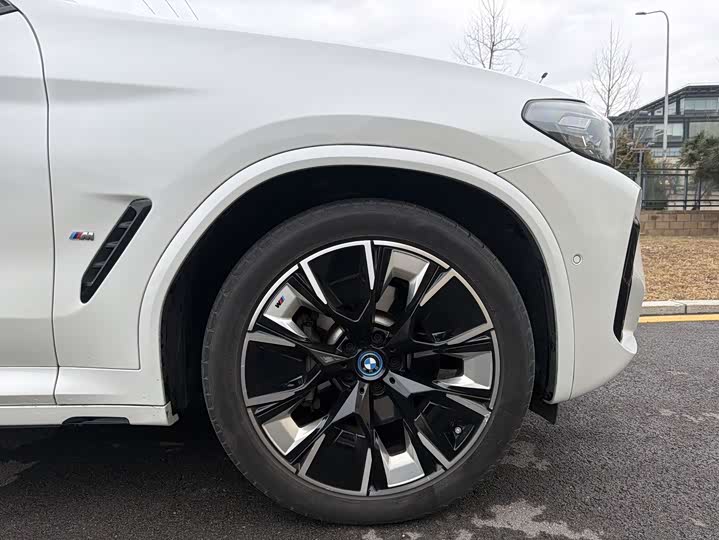 Фото 9 - BMW iX3