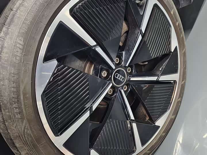 Фото 9 - Audi Q4 e-tron