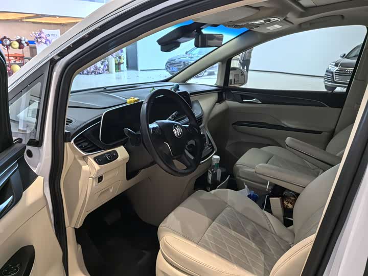 Фото 2 - Buick GL8 ES