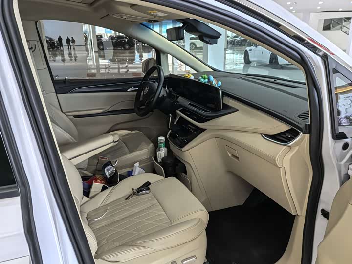 Фото 4 - Buick GL8 ES