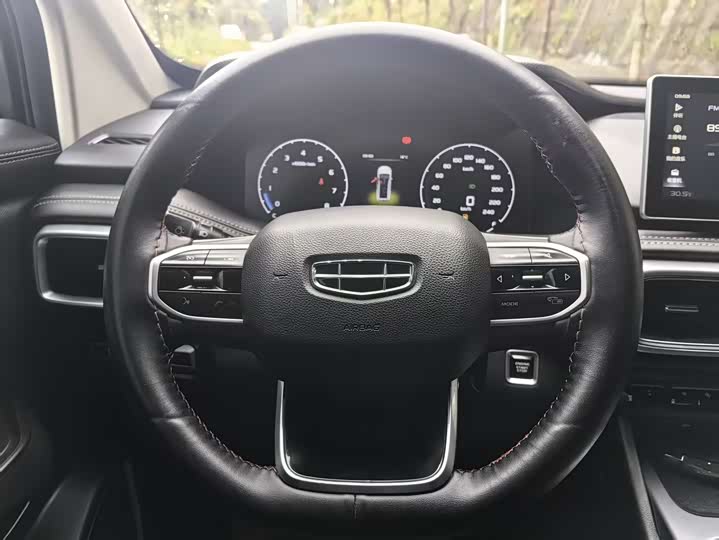 Фото 4 - Geely Okavango