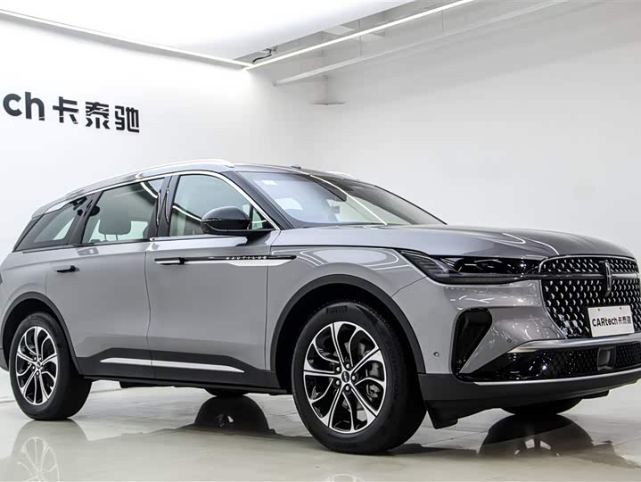 Фото 3 - Lincoln Nautilus