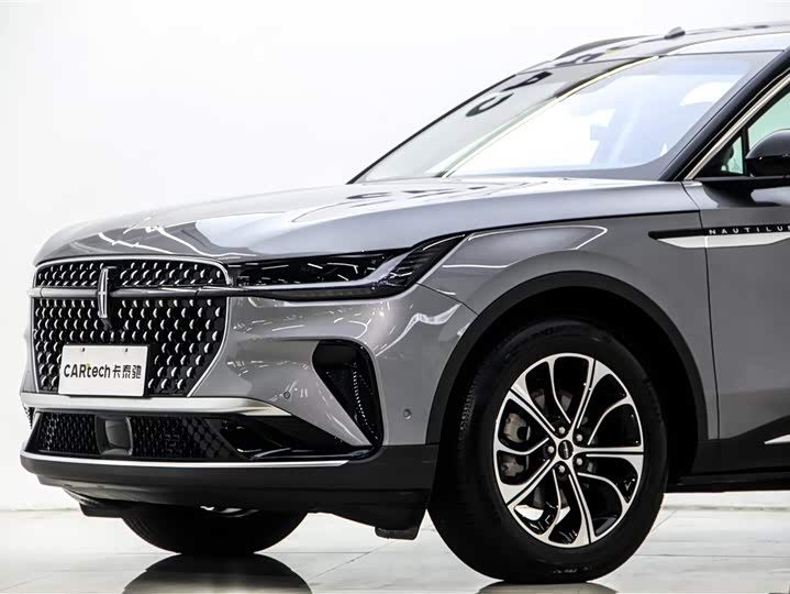 Фото 7 - Lincoln Nautilus