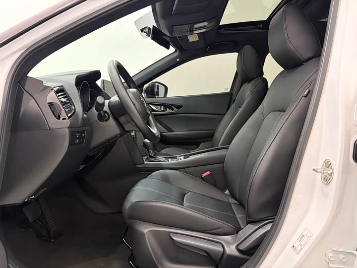 Фото 4 - Mazda CX-4