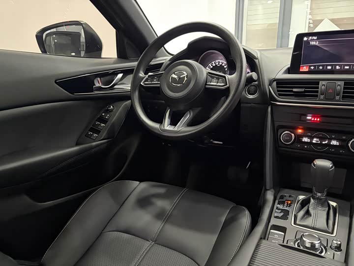 Фото 8 - Mazda CX-4