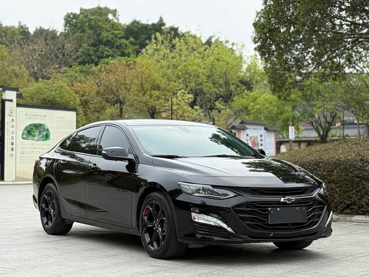 Photo 3 - Chevrolet Malibu XL