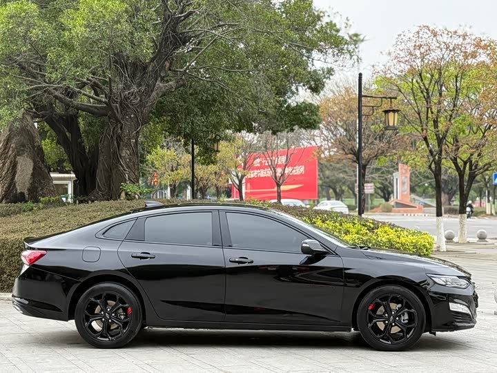 Photo 4 - Chevrolet Malibu XL