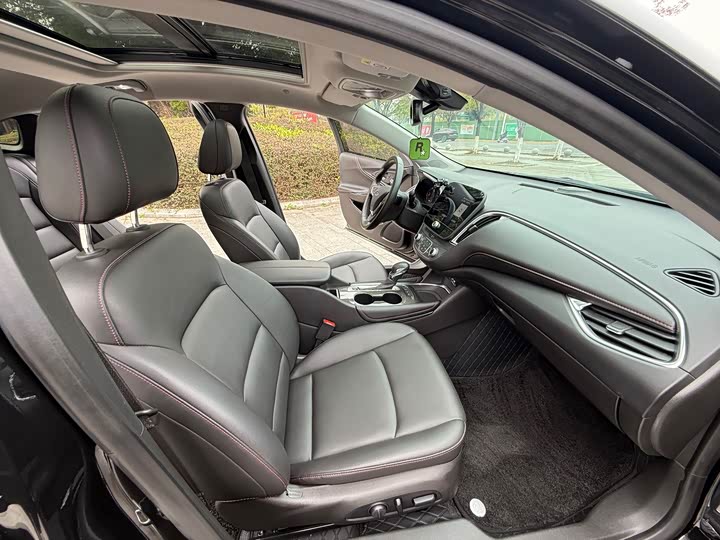 Photo 8 - Chevrolet Malibu XL