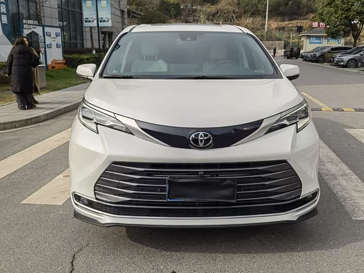 Photo 7 - Toyota Sienna