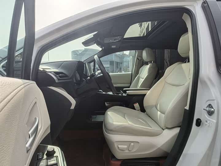 Photo 8 - Toyota Sienna